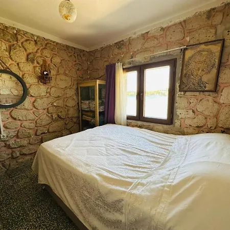 Denize Sifir-otantik Tas Ev * Çeşme